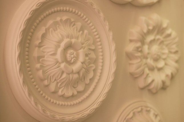 R13 Small ornate ceiling rose