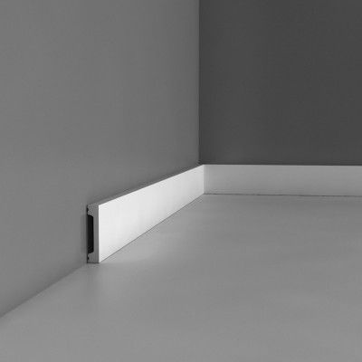 Flat skirting board