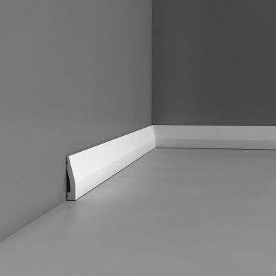 Plain skirting board