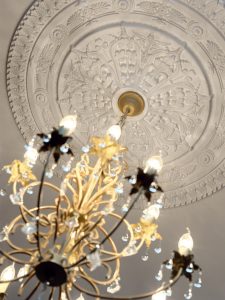 R25 lightweight victorian style ceiling rose